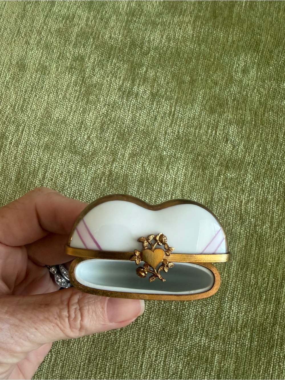 Vintage Heart Valentine Shaped Limoges Box Richard Collection Hand Painted - Picture 5 of 6